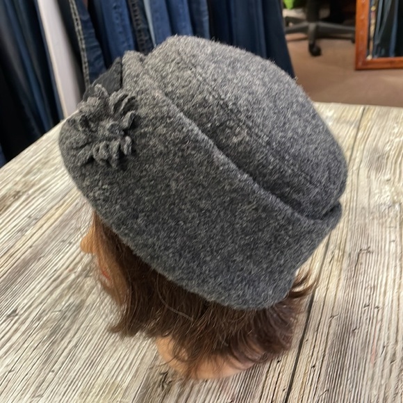 Fabrizo o Bernardí wool blend tweed hat made in Italy - Picture 2 of 7